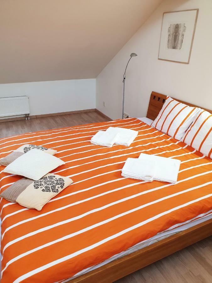 Exceptional Uzupis Bridge 3 Bedroom Apartment Vilna Exterior foto